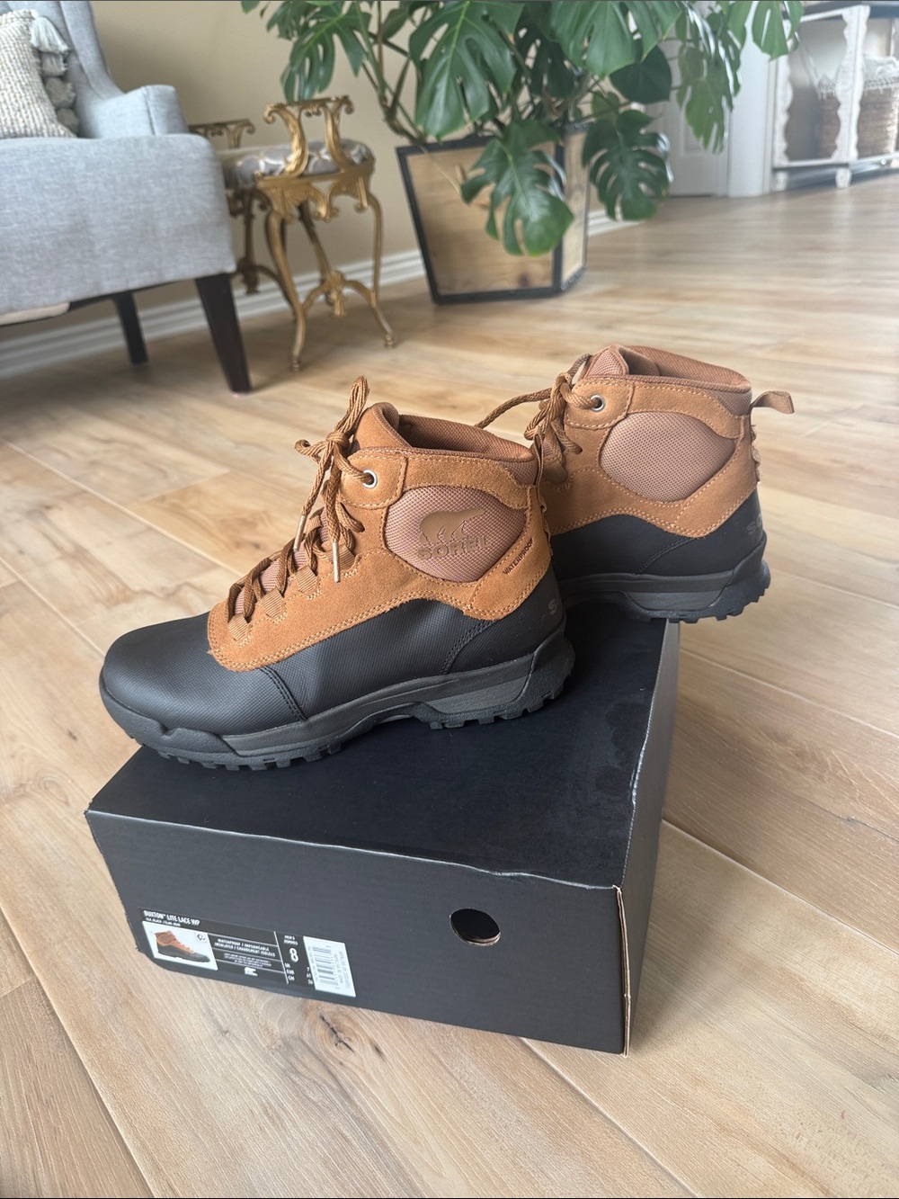 Basically New Men's Tan and Black Lace-Up Outdoor Boots Size 8